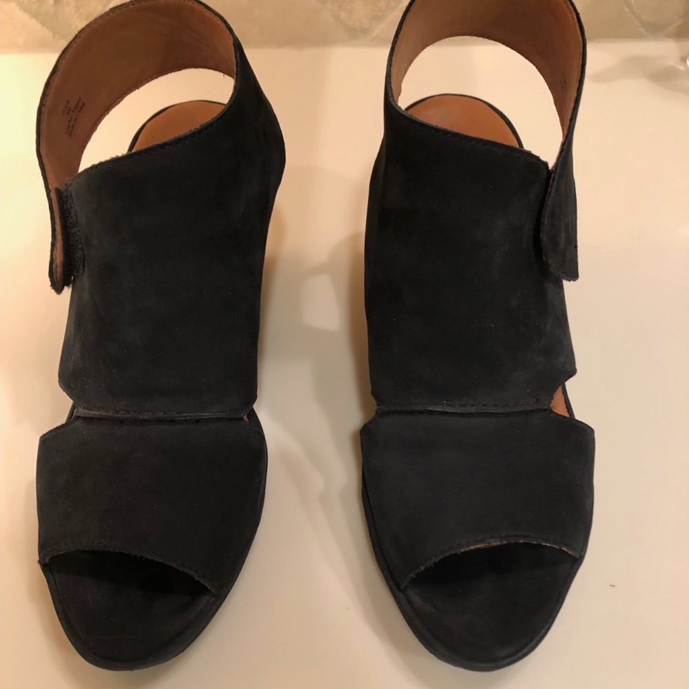 L’Amour Black Wedge